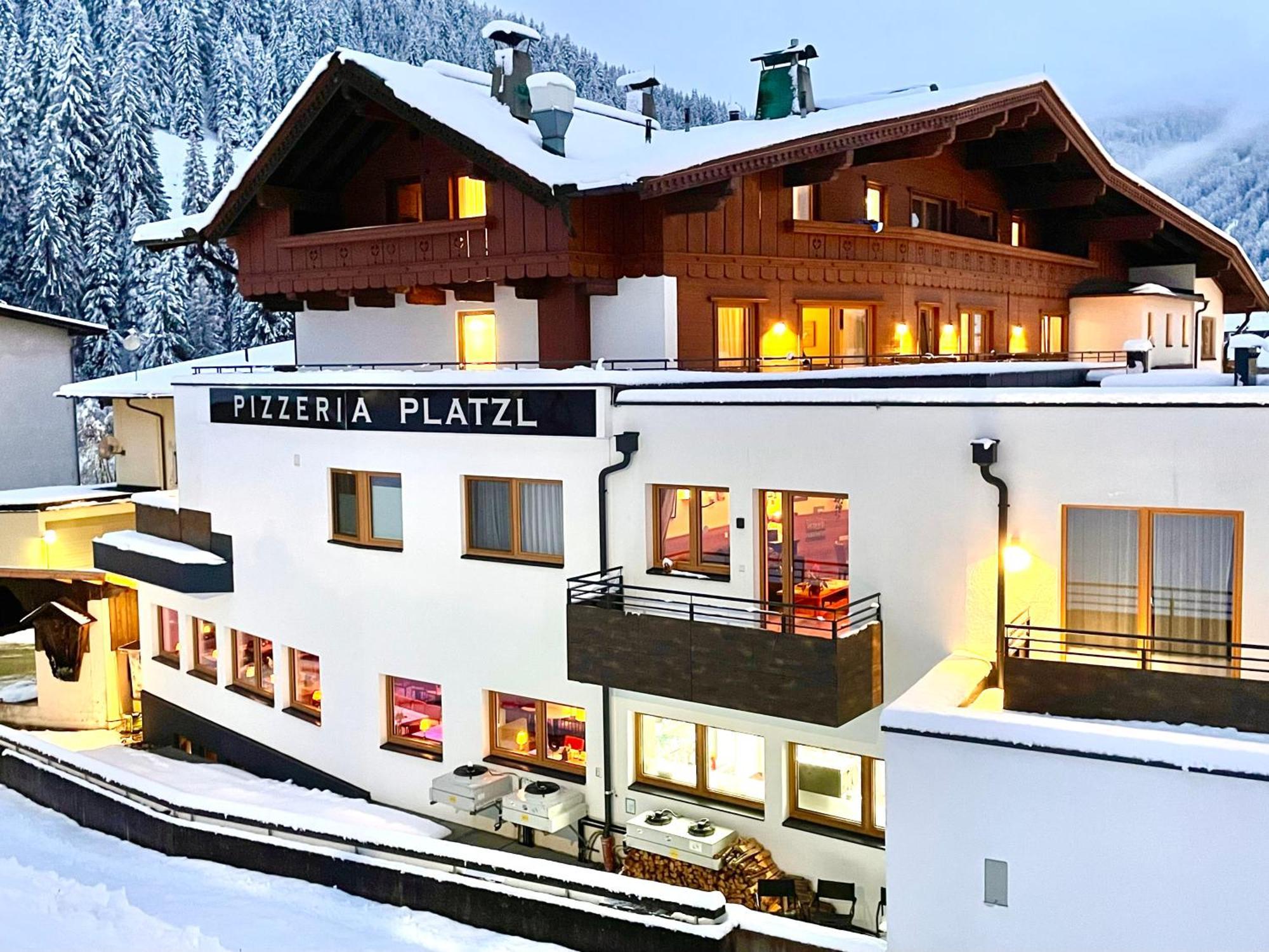 Aparthotel Dorfplatzl Garni Tux Exterior foto